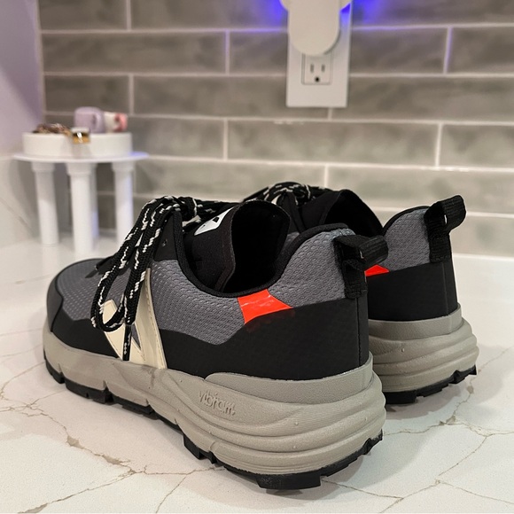 VEJA Dekkan Alveomesh. Women Size 6. Color Gray/Black. - Picture 10 of 12